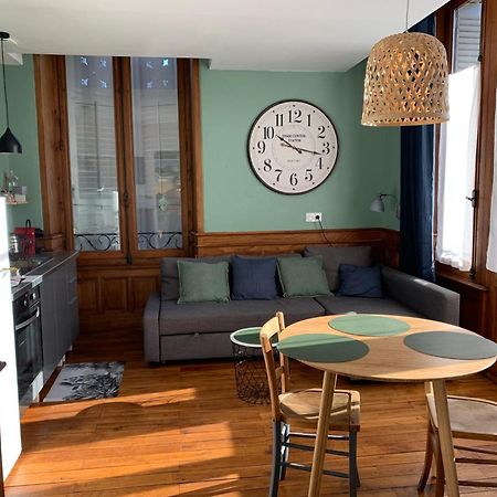 A Deux Pas De La Gare, La Maison Rouge Albertville Extérieur photo