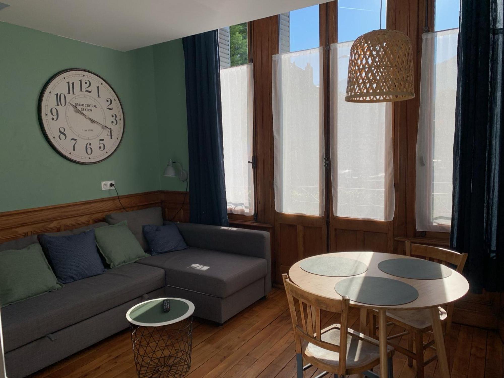 A Deux Pas De La Gare, La Maison Rouge Albertville Extérieur photo