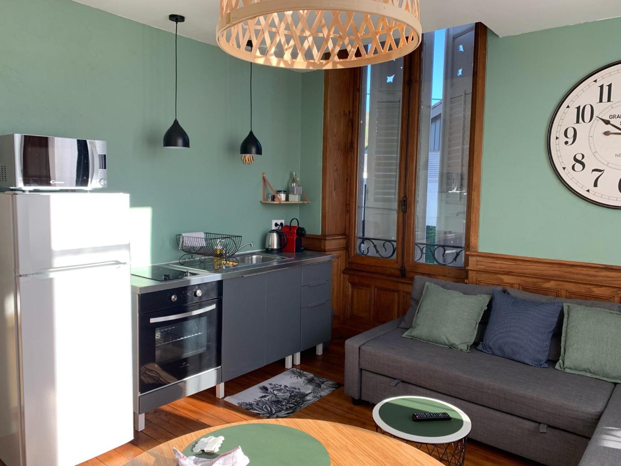 A Deux Pas De La Gare, La Maison Rouge Albertville Extérieur photo