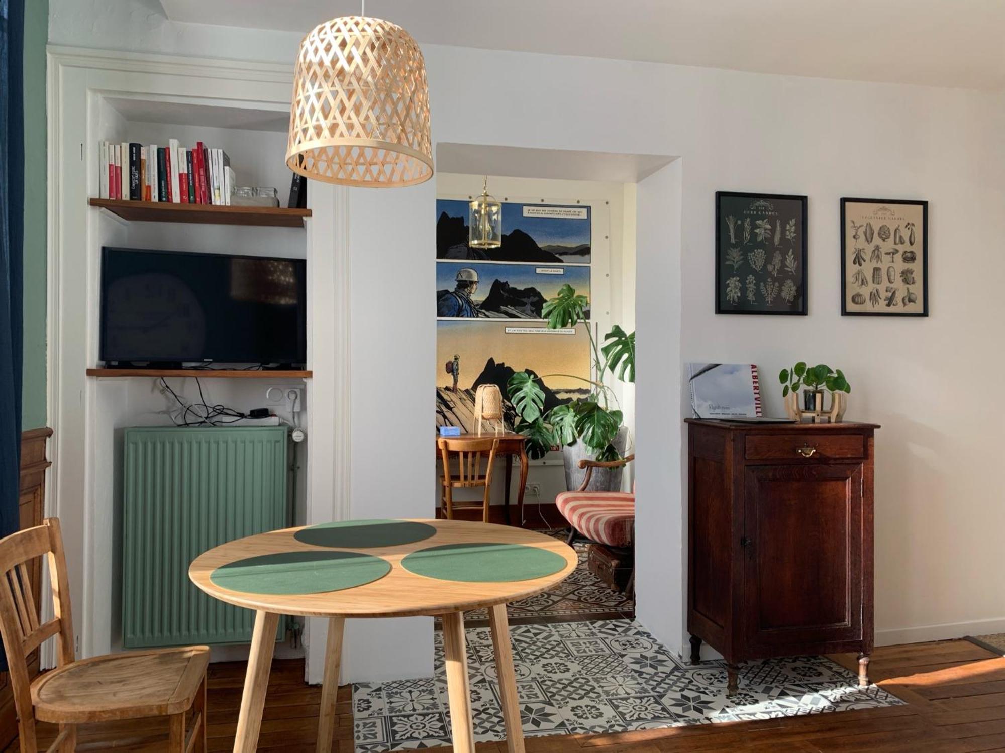 A Deux Pas De La Gare, La Maison Rouge Albertville Extérieur photo