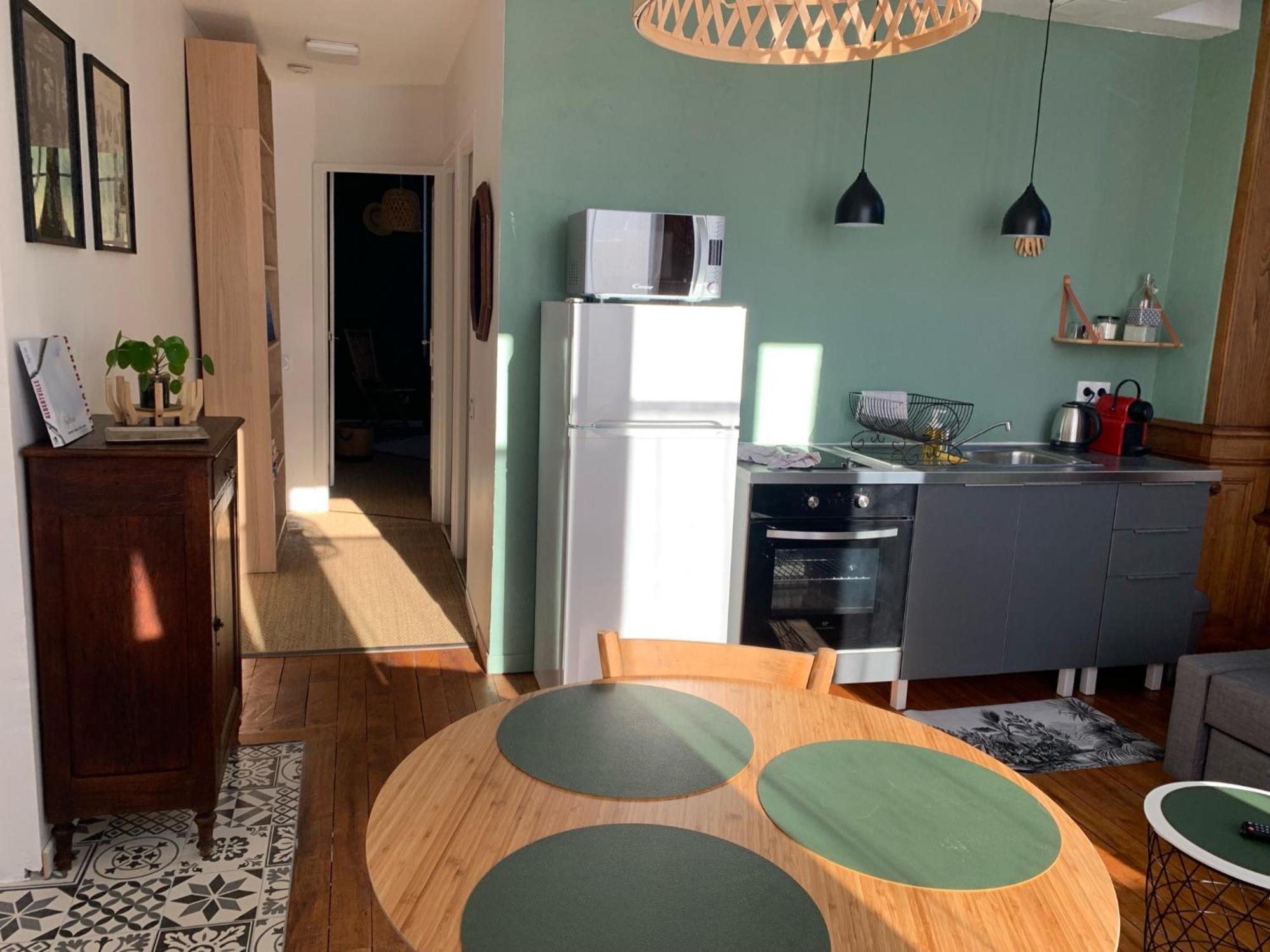 A Deux Pas De La Gare, La Maison Rouge Albertville Extérieur photo