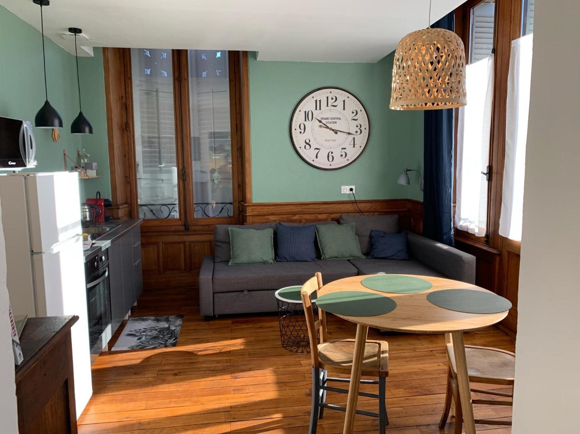 A Deux Pas De La Gare, La Maison Rouge Albertville Extérieur photo